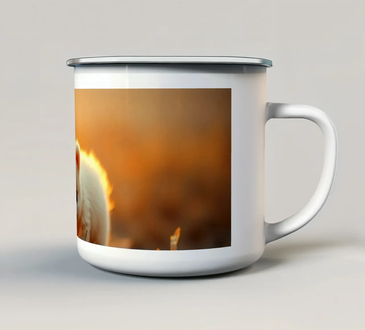 Cucciolo carino che cammina nell'erba, ora d'oro con la luce del sole tazza in smalto da DesignDoodle
