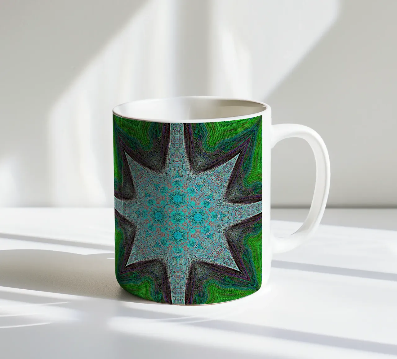 Komplexer Stern, Texturen und Formen in türkis/schwarz/grün Keramik Tasse von Gürsel Yesil Digital Art