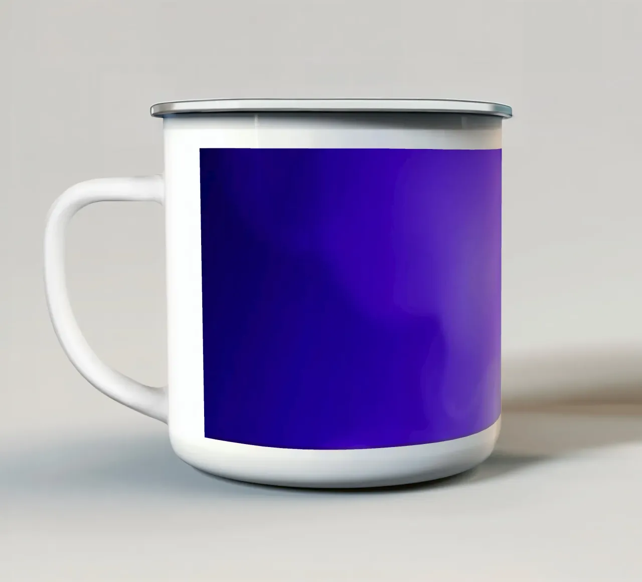 le volute di fumo viola creano un'atmosfera ipnotica tazza in smalto da DesignDoodle