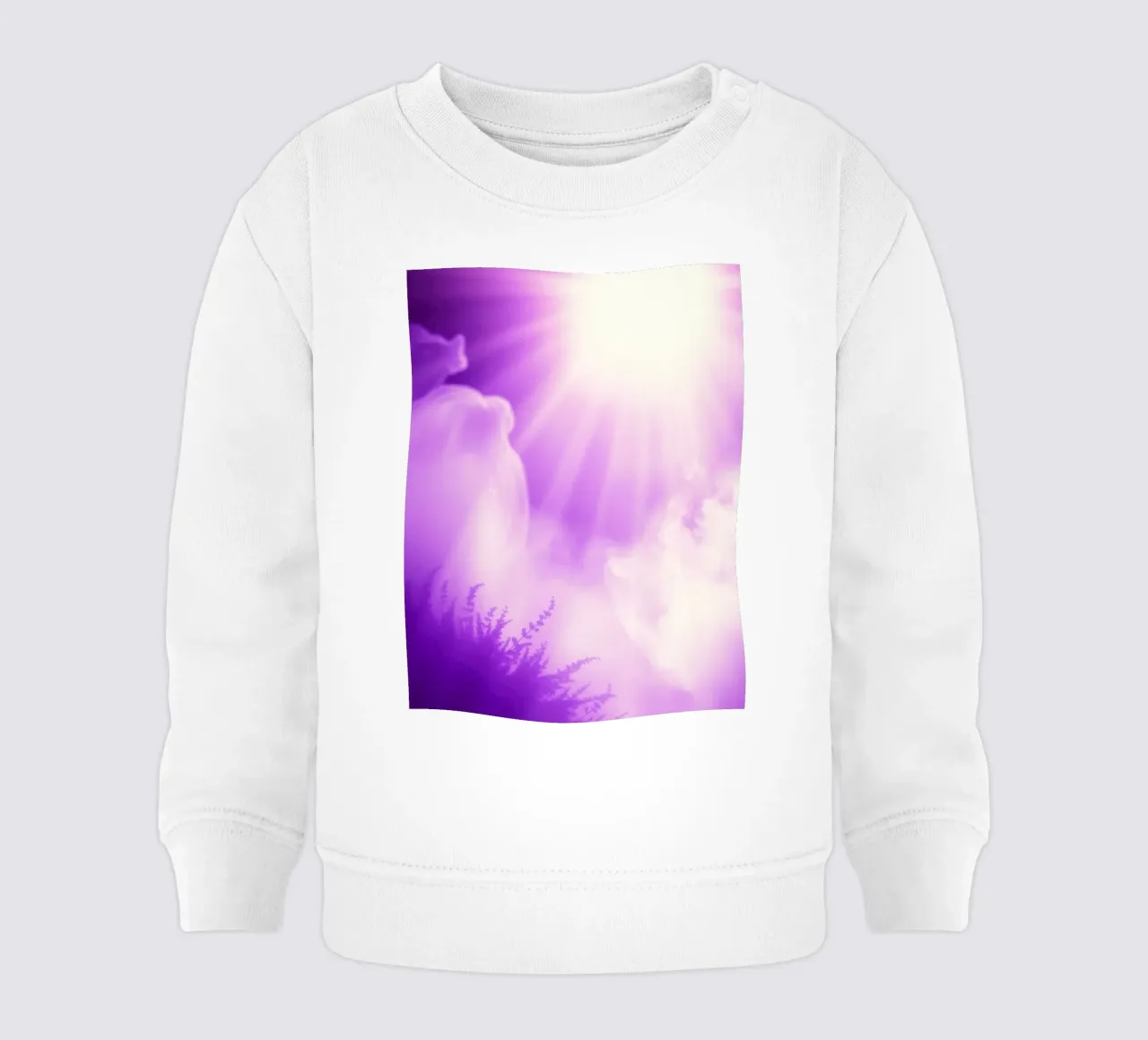 I fasci di luce viola si disperdono tra le nubi nebbiose felpa neonato da DesignDoodle