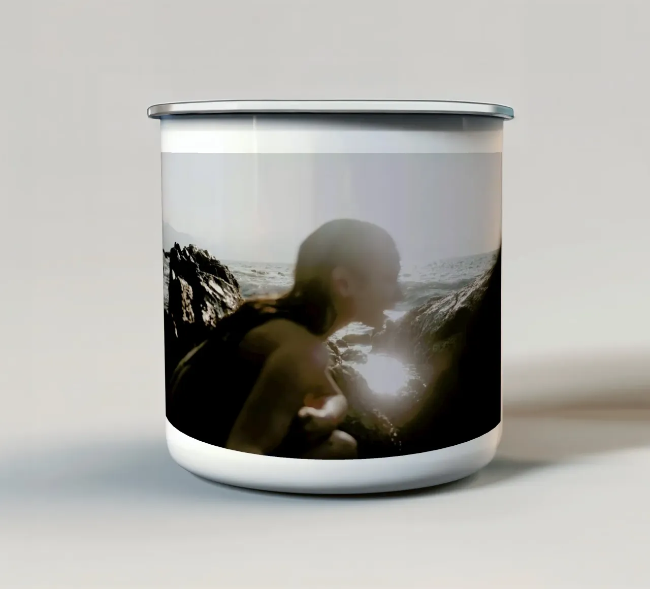 Soft 3 tazza in smalto da Ana Topoleanu