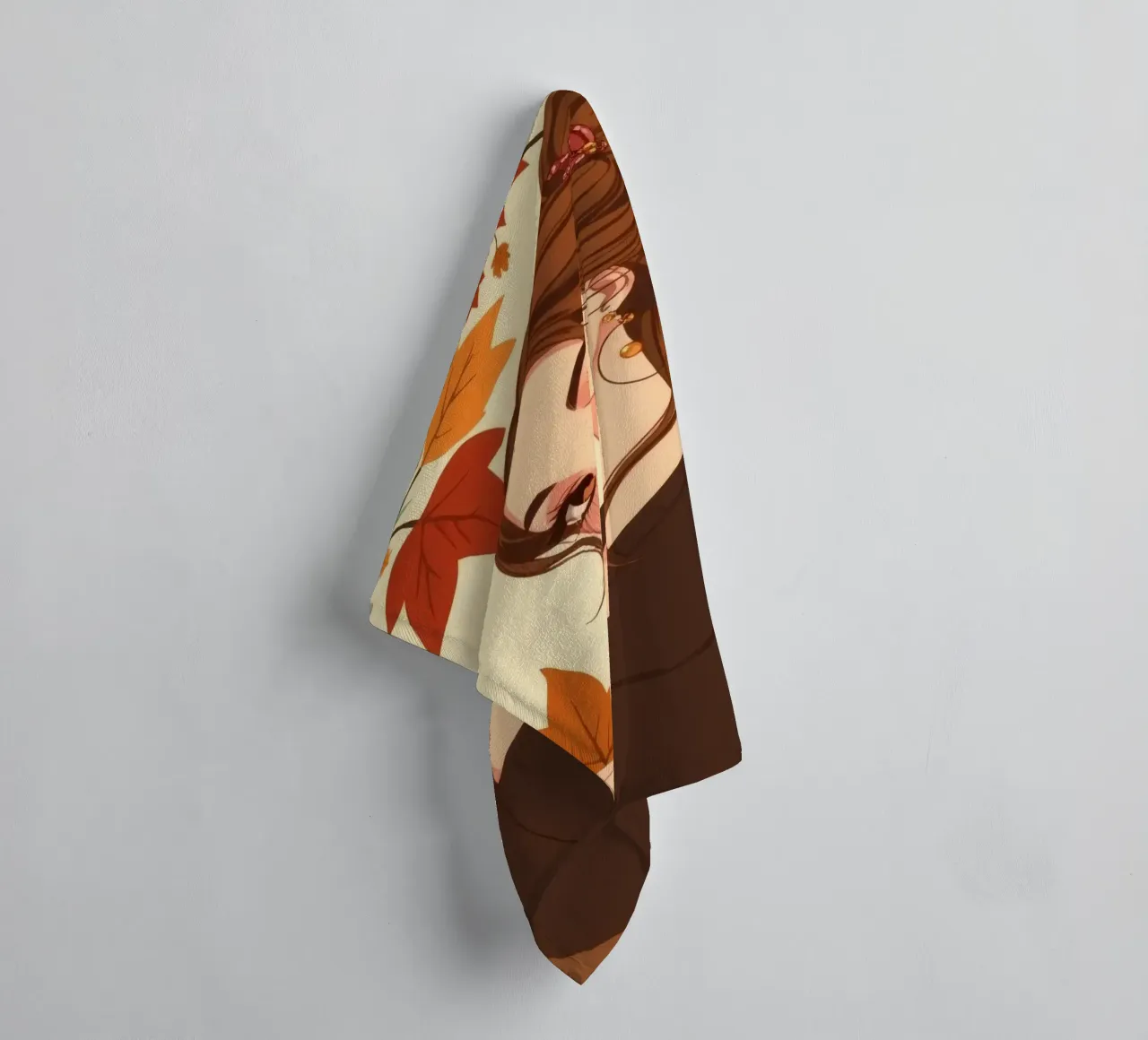 donna con foglie d'autunno in un'illustrazione dai toni caldi asciugamano da bagno da DesignDoodle