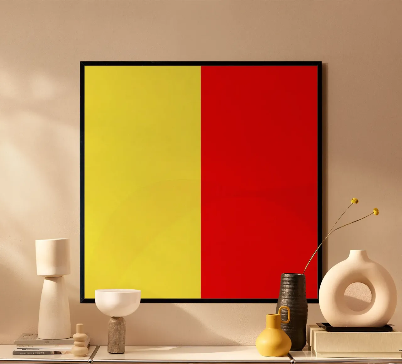 i colori giallo e rosso dividono la tela stile artistico poster da DesignDoodle