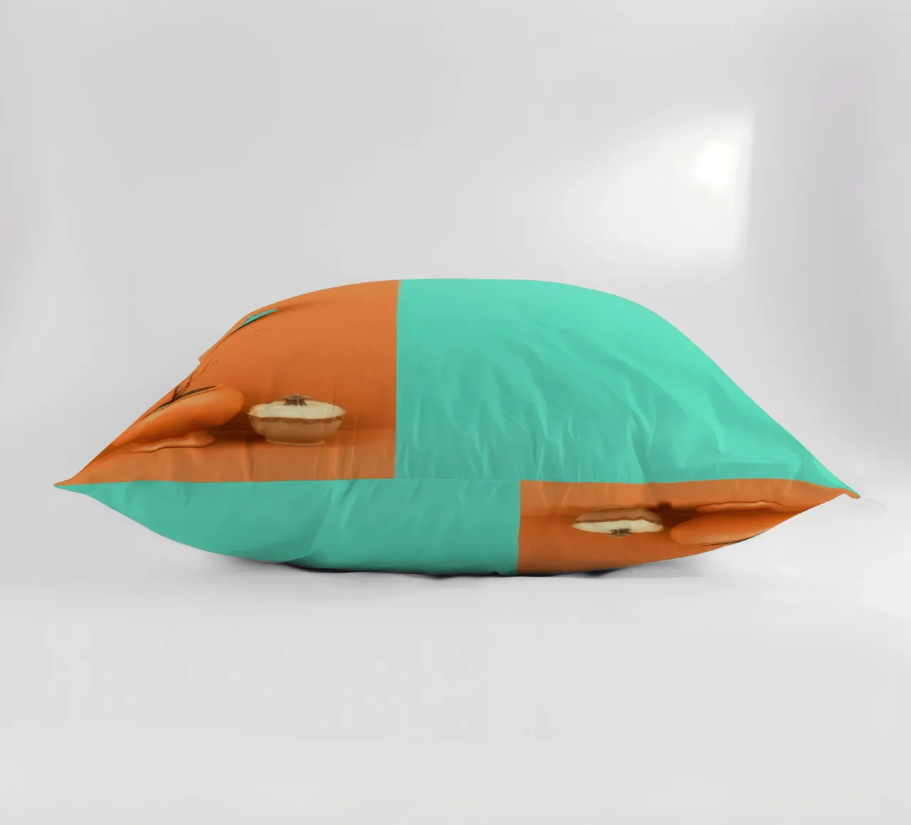 espositore decorativo con una pianta, una campana e zucche su un supporto cuscino da DesignDoodle