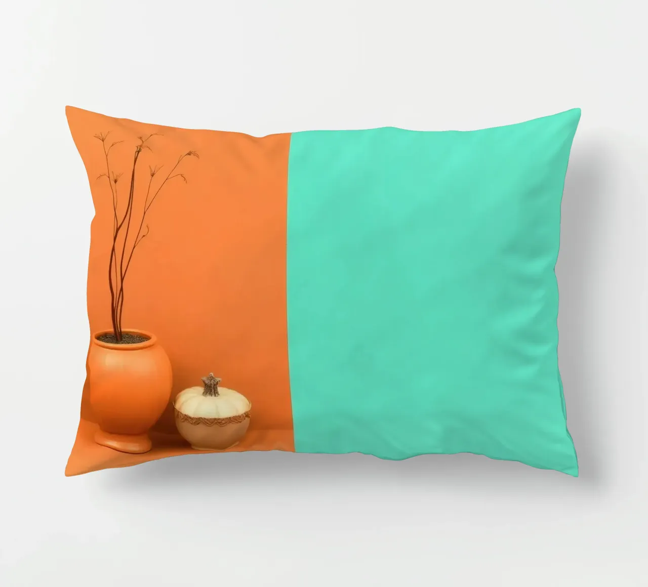 espositore decorativo con una pianta, una campana e zucche su un supporto cuscino da DesignDoodle