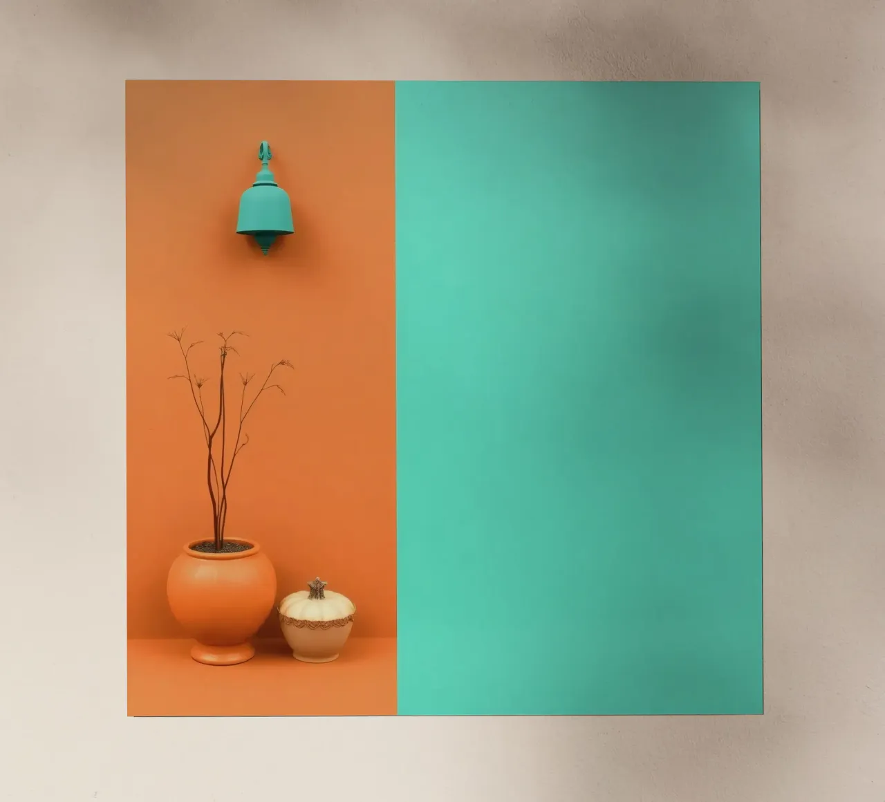 espositore decorativo con una pianta, una campana e zucche su un supporto pellicola backlit da DesignDoodle