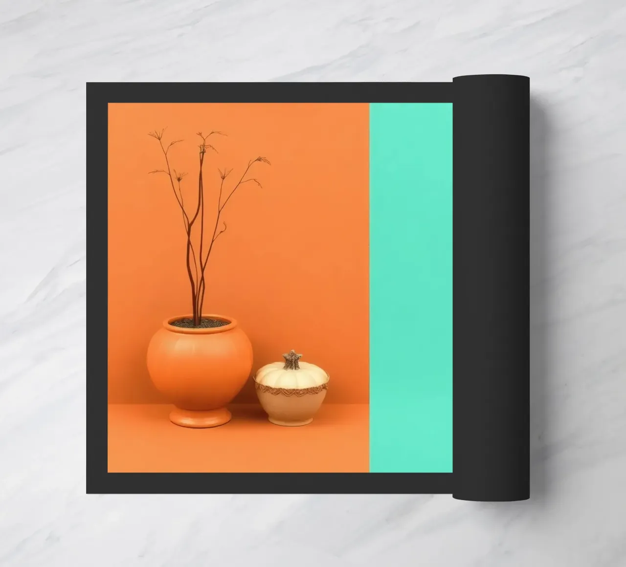 espositore decorativo con una pianta, una campana e zucche su un supporto zerbino da DesignDoodle