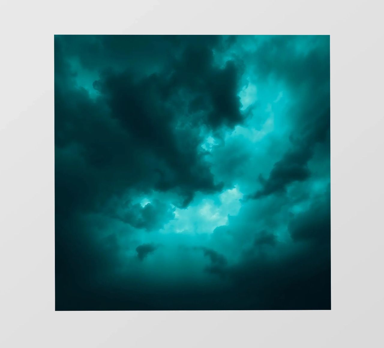 Nuvole drammatiche che turbinano in un cielo lunatico prima del temporale telo in pvc da DesignDoodle
