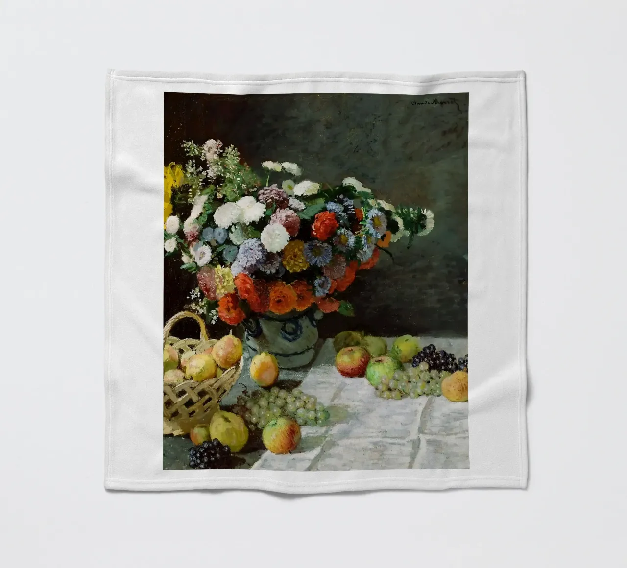 Natura morta con fiori e frutta coperta in pile da Maegan