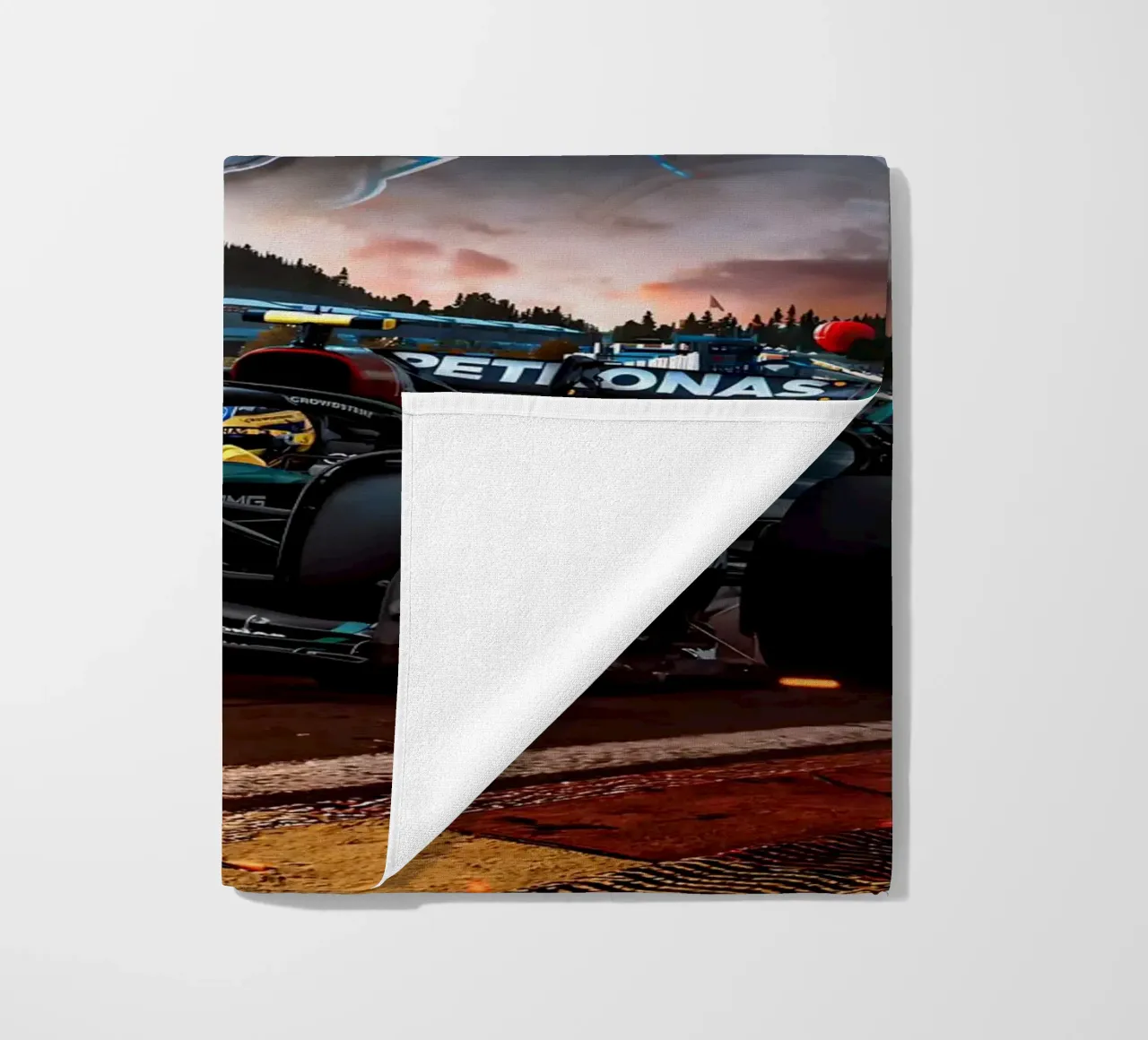Lewis Hamilton telo mare da Agus Creative