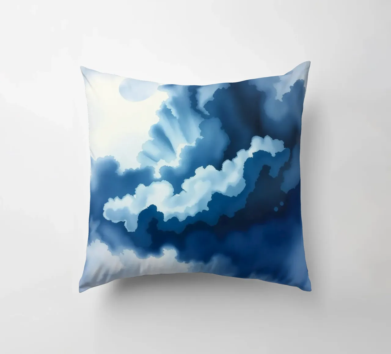 Nuvole luminose riflettono la luce in una calma atmosfera bluastra cuscino da DesignDoodle
