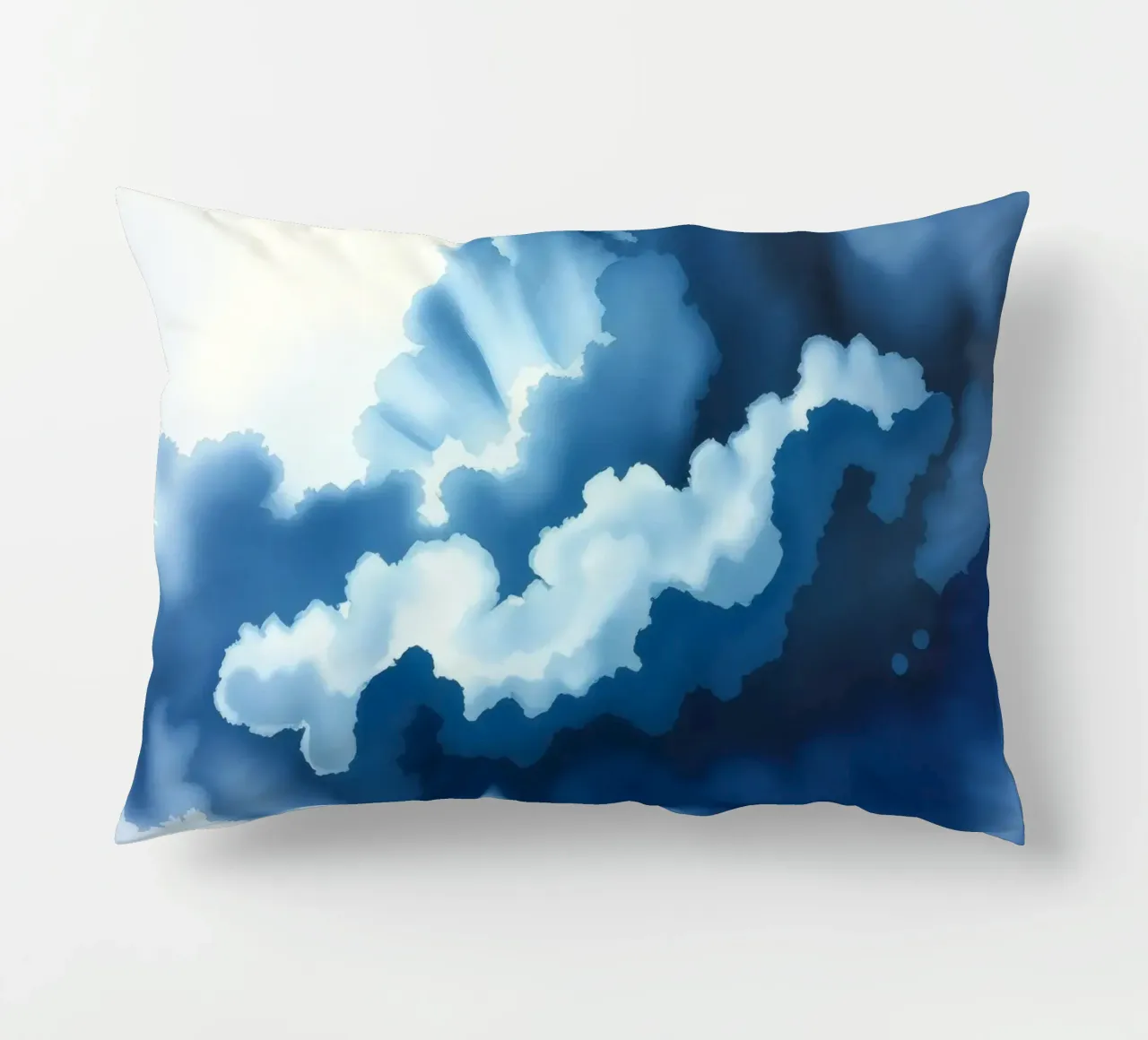 Nuvole luminose riflettono la luce in una calma atmosfera bluastra cuscino da DesignDoodle