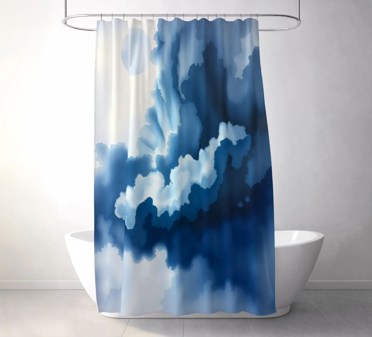 Helle Wolken reflektieren das Licht in einer ruhigen, bläulichen Atmosphäre Duschvorhang von DesignDoodle