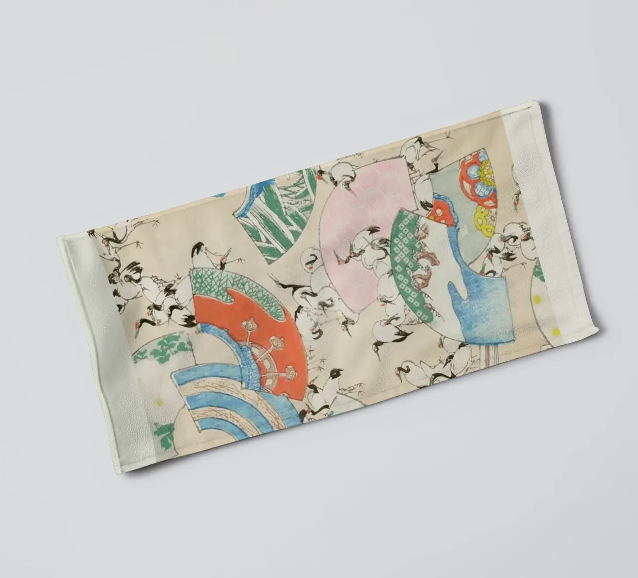 Shin-Bijutsukai - Cranes asciugamano da bagno da Vintage by JUNIQE