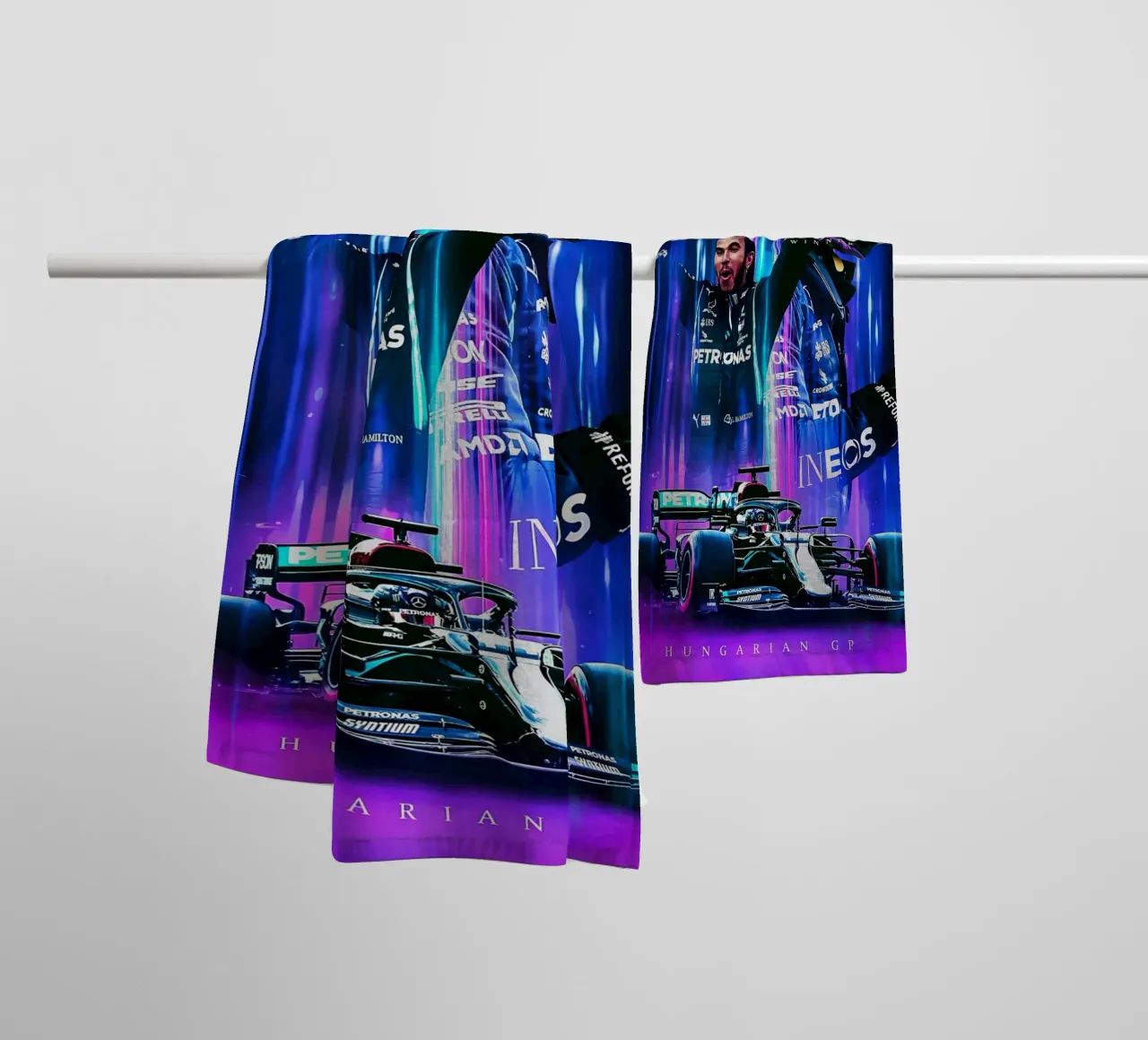 Lewis Hamilton asciugamano da bagno da Indah Creative