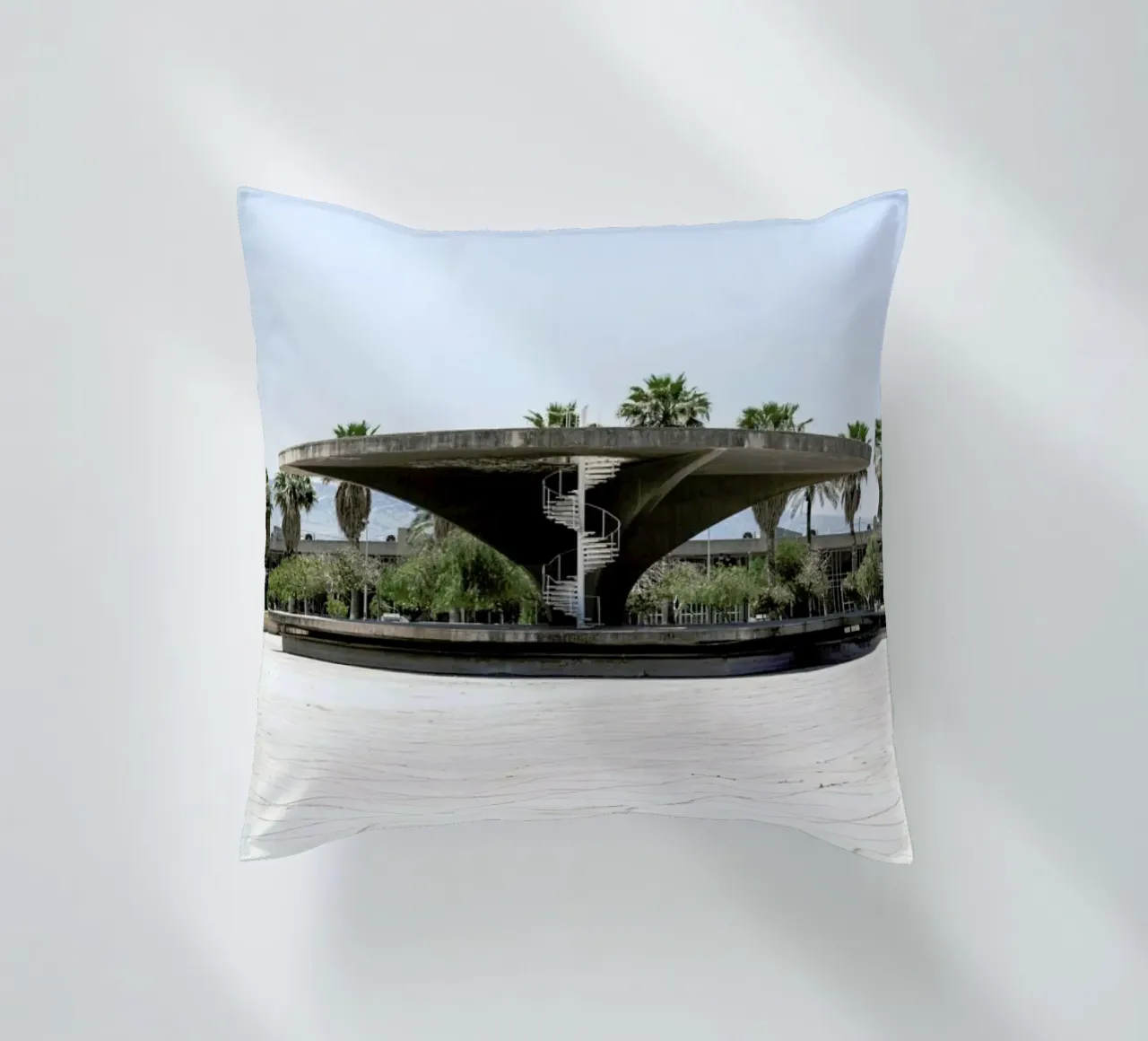 Niemeyer 4 cuscino da Marc Schulthess