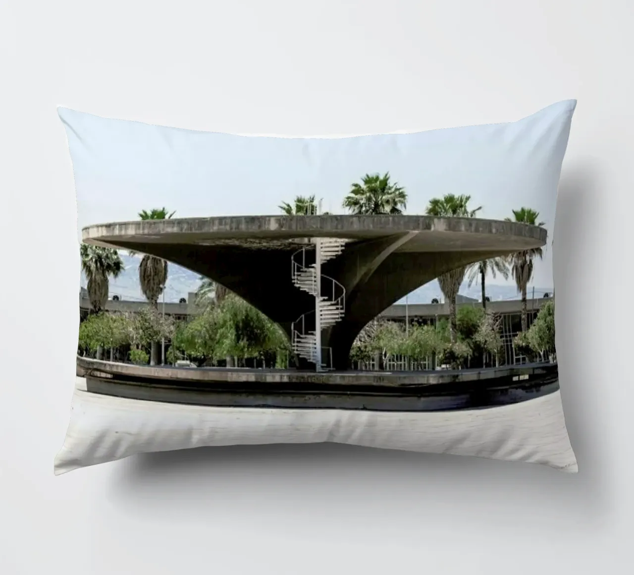 Niemeyer 4 cuscino da Marc Schulthess