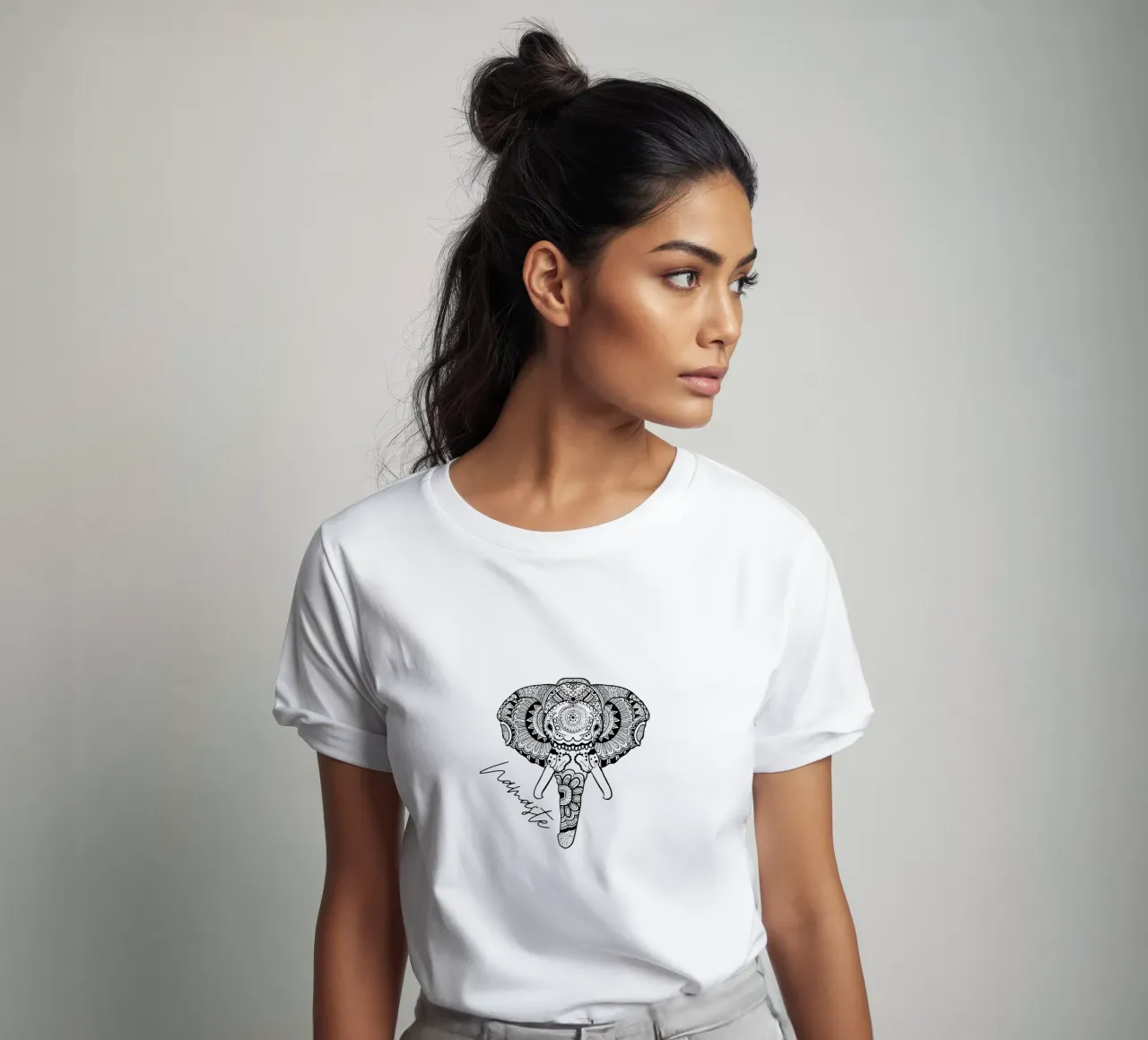 Elefante Namaste in stile mandala boho t-shirt da ArtDesign by KBK