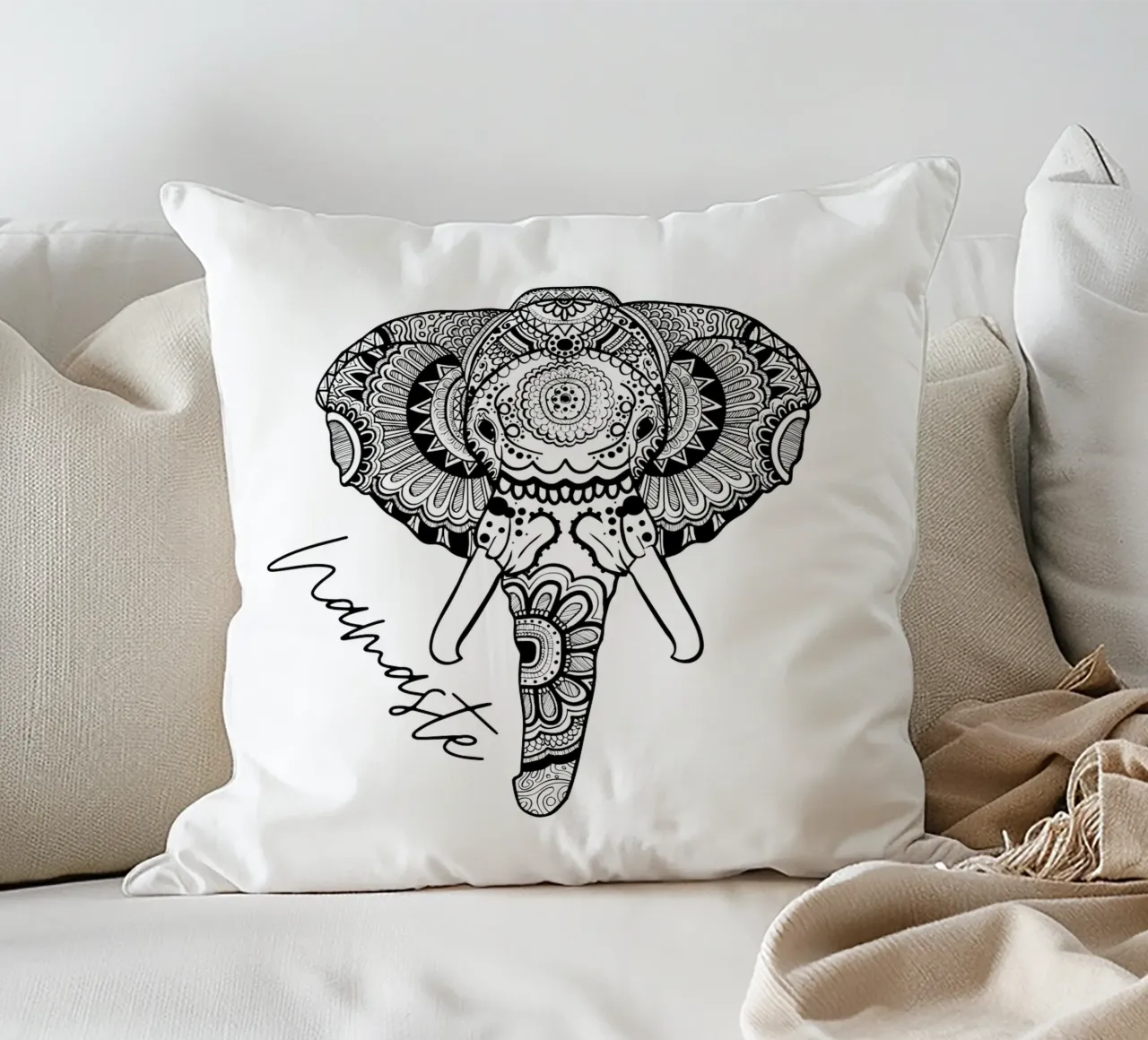 Elefante Namaste in stile mandala boho cuscino da ArtDesign by KBK