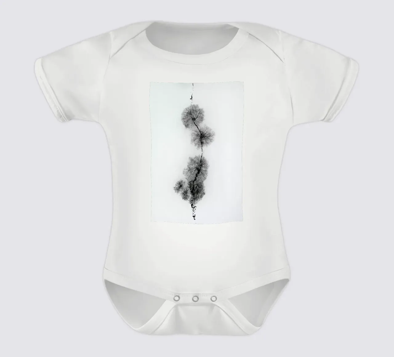 Trees At A Snowy Ice Stream body neonato maniche corte da Studio Nahili