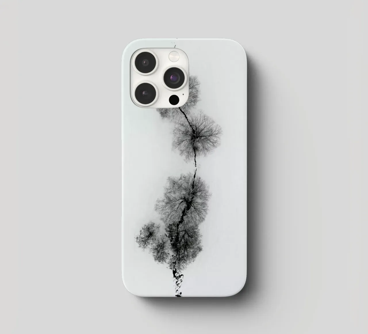 Trees At A Snowy Ice Stream cover iphone da Studio Nahili