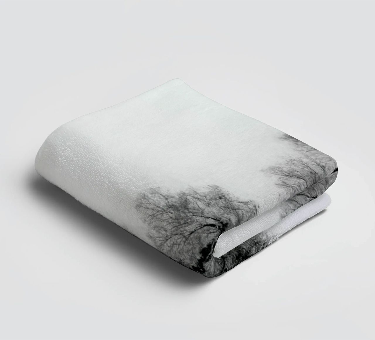 Trees At A Snowy Ice Stream asciugamano da bagno da Studio Nahili
