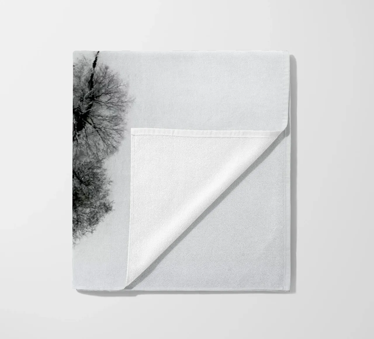 Trees At A Snowy Ice Stream telo mare da Studio Nahili