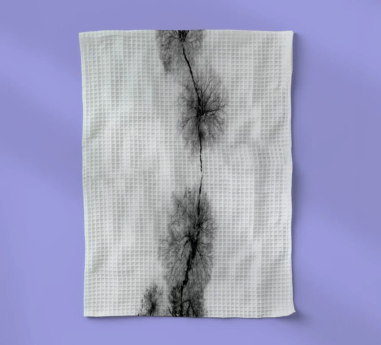 Trees At A Snowy Ice Stream torchon de Studio Nahili