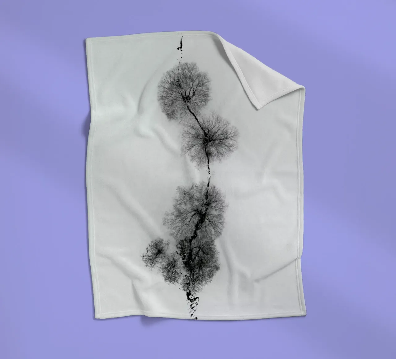 Trees At A Snowy Ice Stream coperta in pile da Studio Nahili