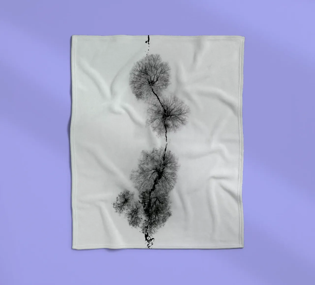 Trees At A Snowy Ice Stream coperta in pile da Studio Nahili