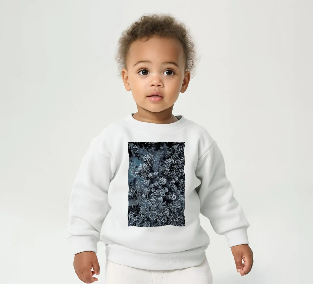 Path Through The Winter Forest felpa neonato da Studio Nahili