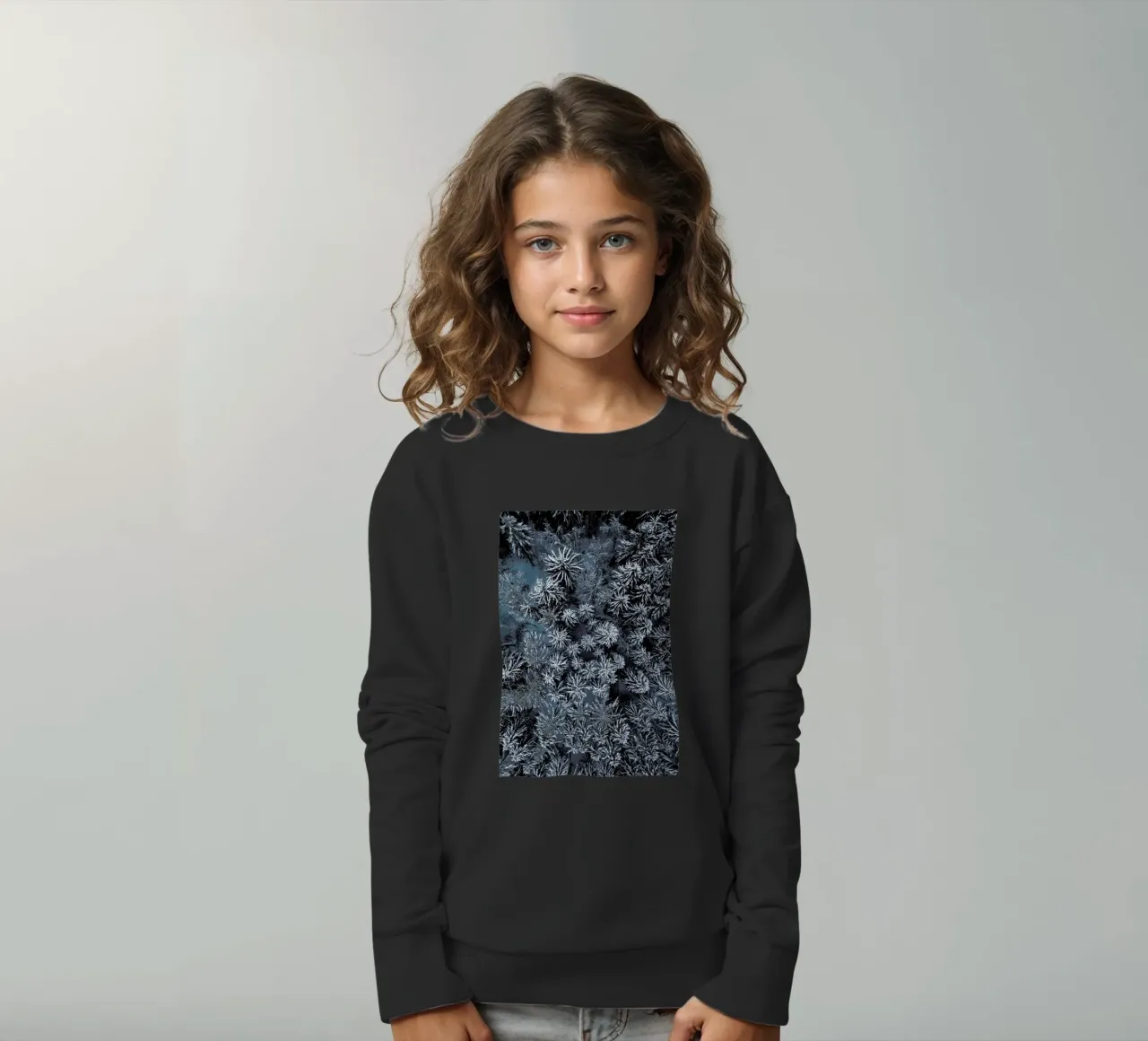 Path Through The Winter Forest felpa bambino da Studio Nahili