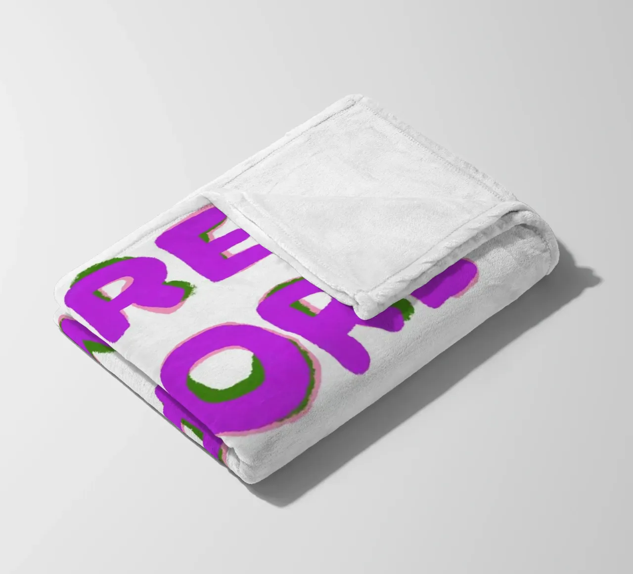 Mehr Liebe, bitte! Fleecedecke von Carinaprint