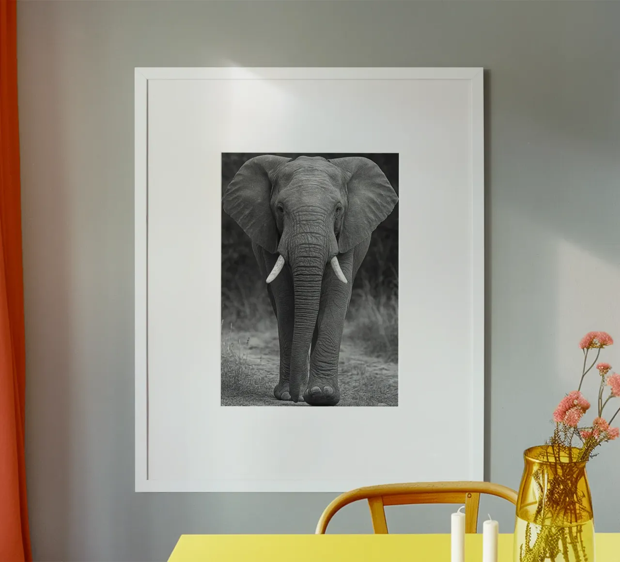 fotografia in bianco e nero di elefanti poster con telaio in alluminio da the gunduls