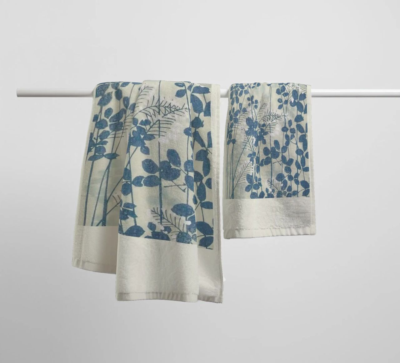 Shin-Bijutsukai - Leaves And Ferns Handtuch von Vintage by JUNIQE