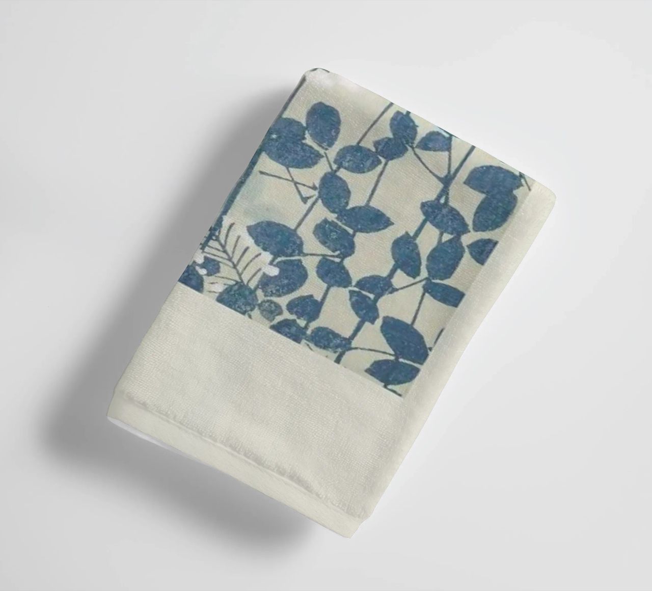 Shin-Bijutsukai - Leaves And Ferns Handtuch von Vintage by JUNIQE