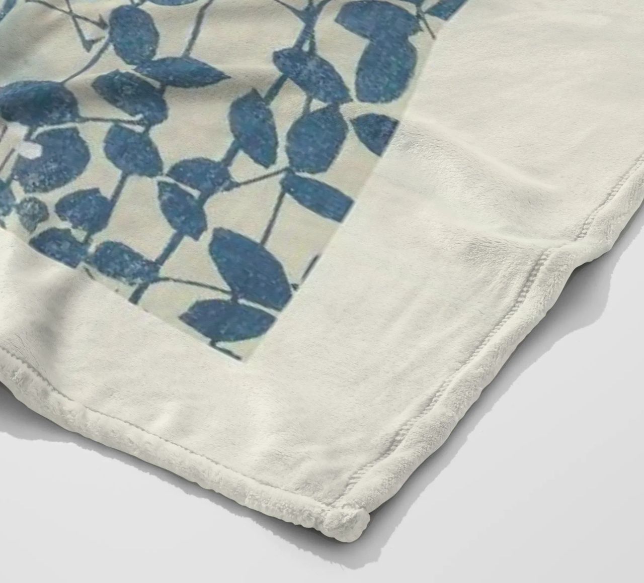 Shin-Bijutsukai - Leaves And Ferns Fleecedecke von Vintage by JUNIQE