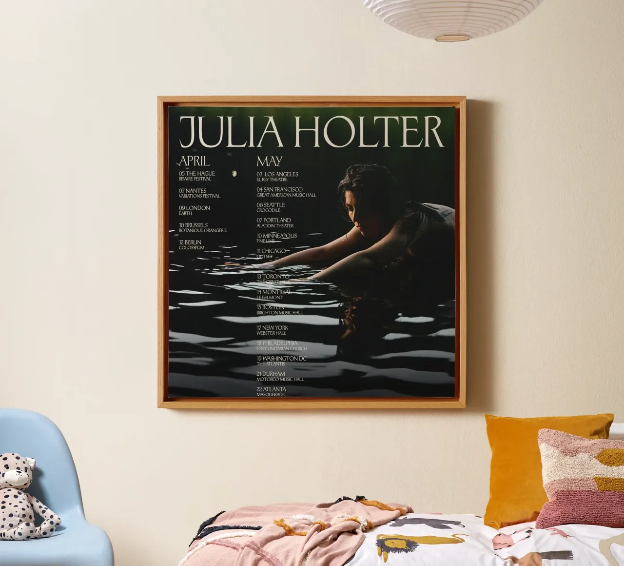 Tour di Julia Holter tela con Cornice a cassetta da hite Shop
