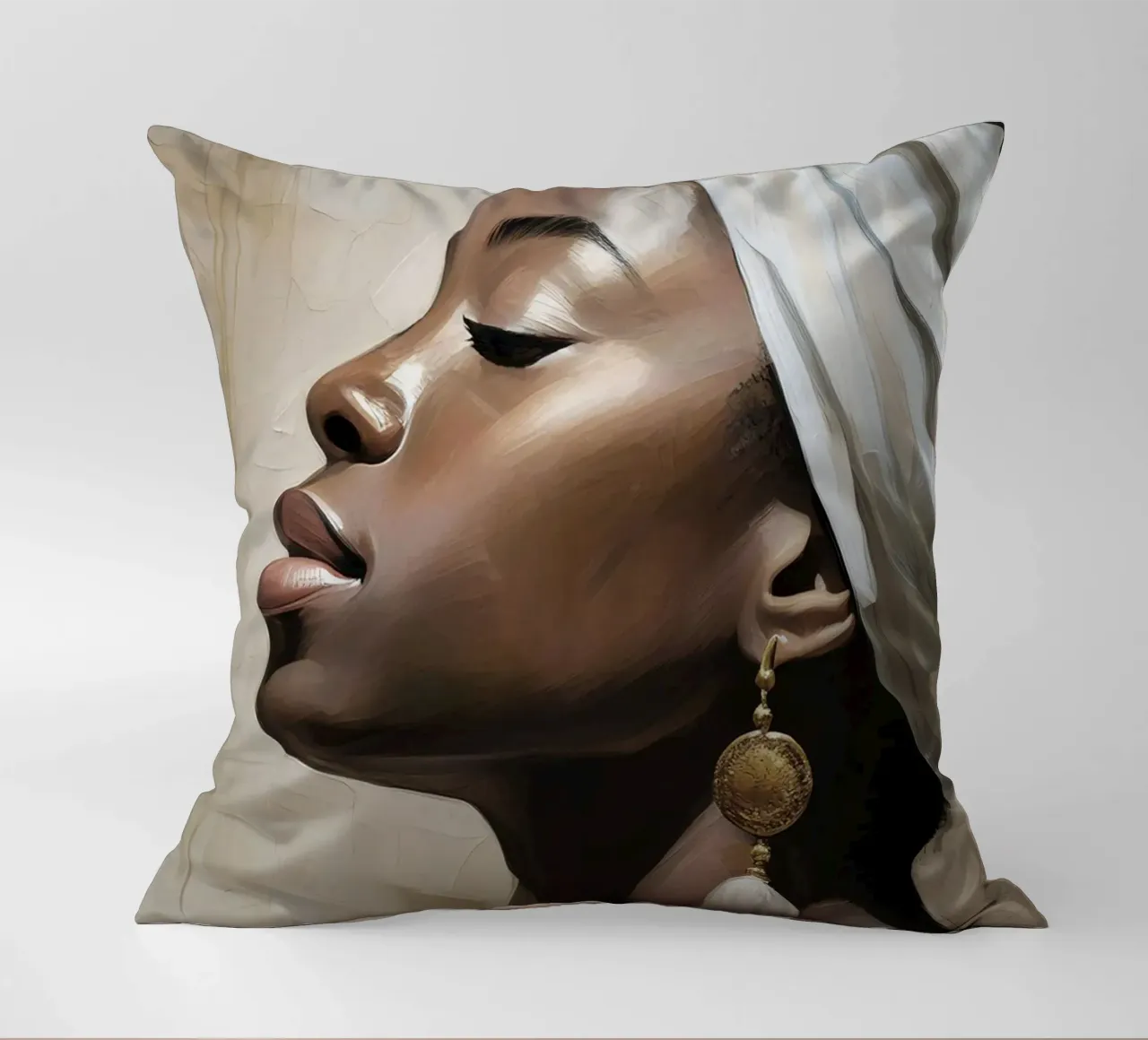 Ritratto donna africana in colori tenui cuscino da Take Your Art BV