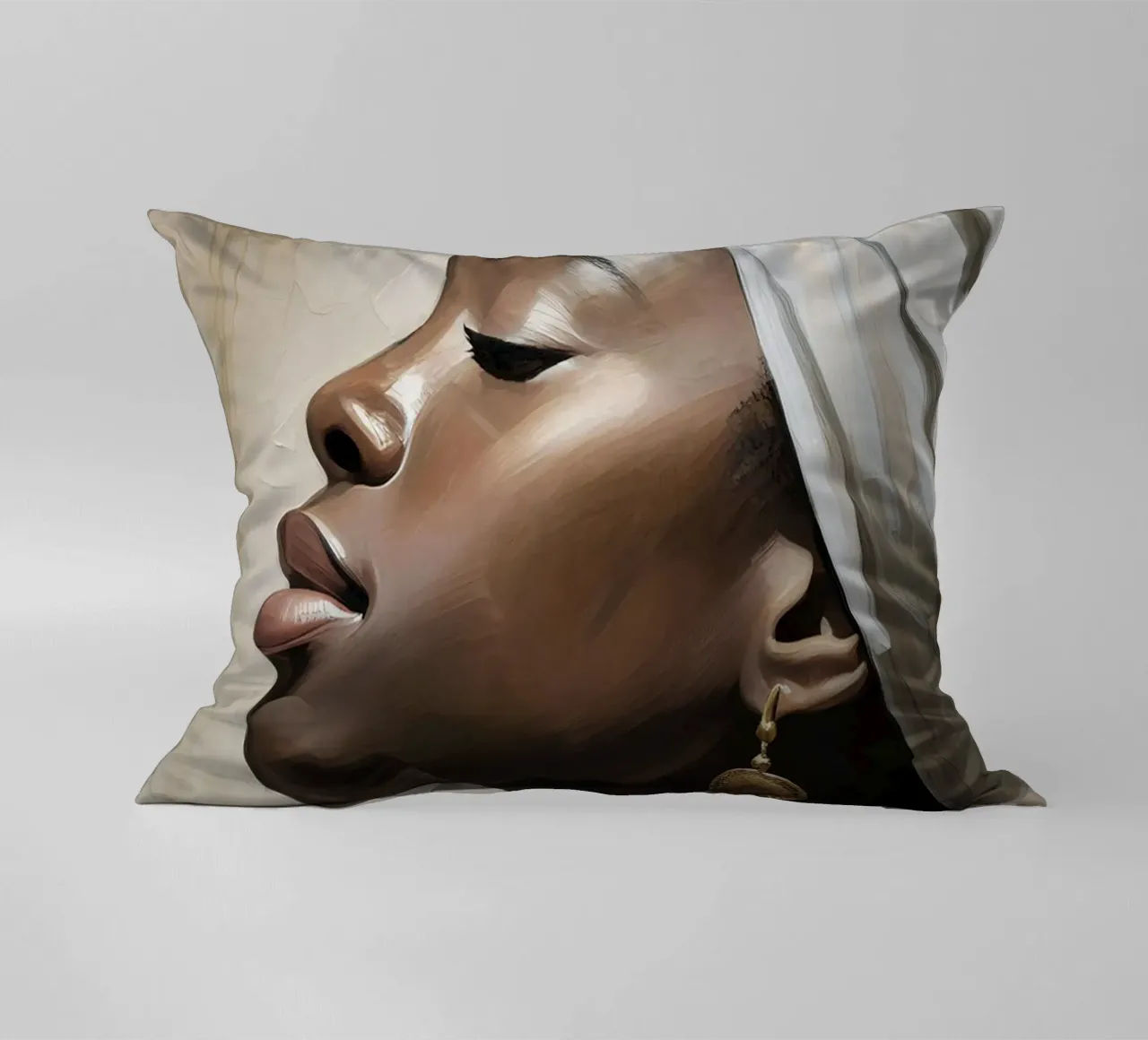 Ritratto donna africana in colori tenui cuscino da Take Your Art BV