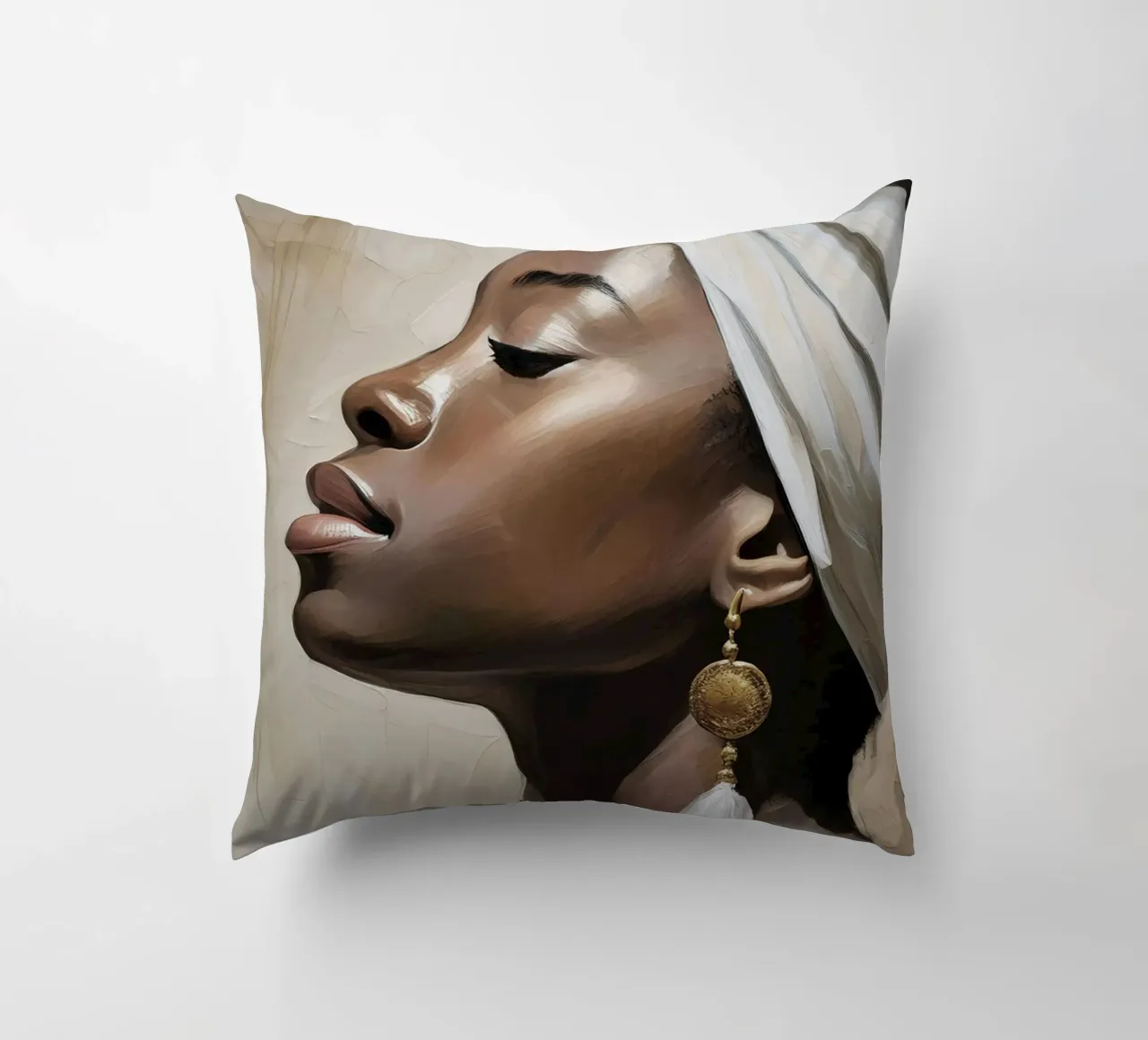 Ritratto donna africana in colori tenui cuscino da Take Your Art BV