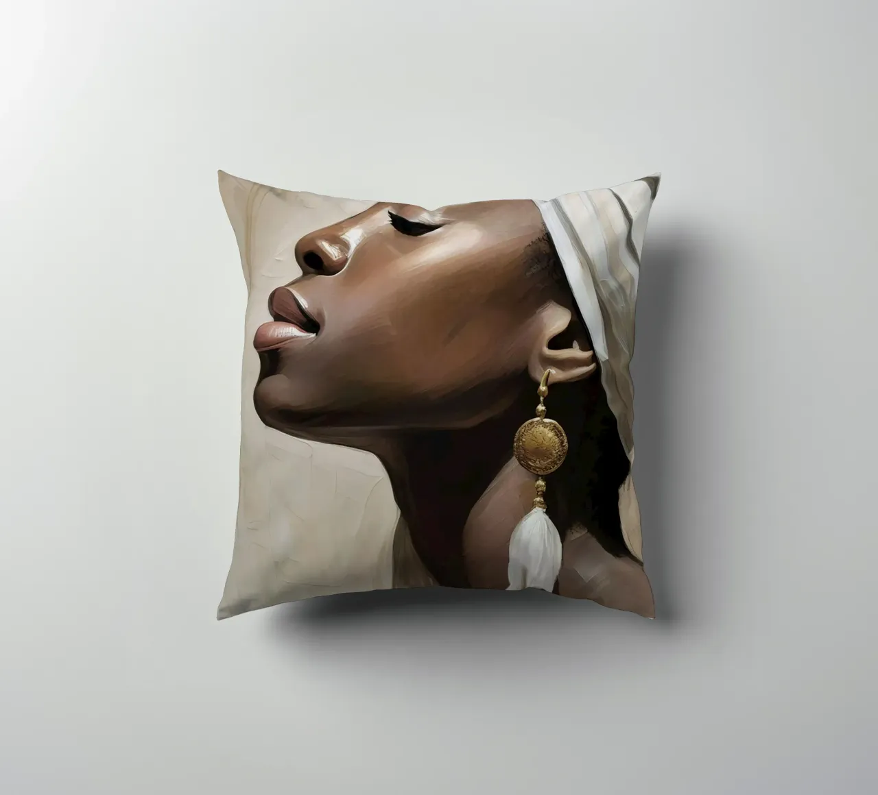 Ritratto donna africana in colori tenui cuscino da Take Your Art BV