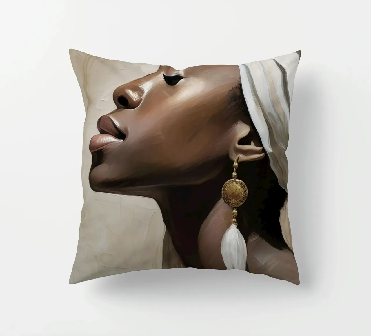Ritratto donna africana in colori tenui cuscino da Take Your Art BV