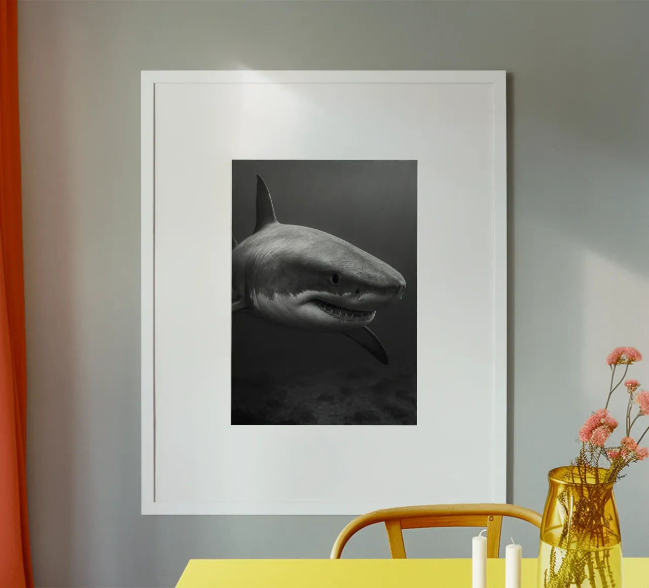 squalo fotografia in bianco e nero poster con telaio in alluminio da the gunduls