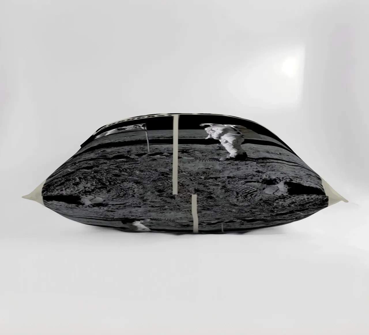 Apollo 11, Madison Square Garden II cuscino da Vintage by JUNIQE