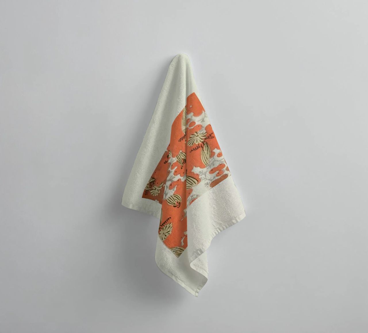 Shin-Bijutsukai - Berry asciugamano da bagno da Vintage by JUNIQE