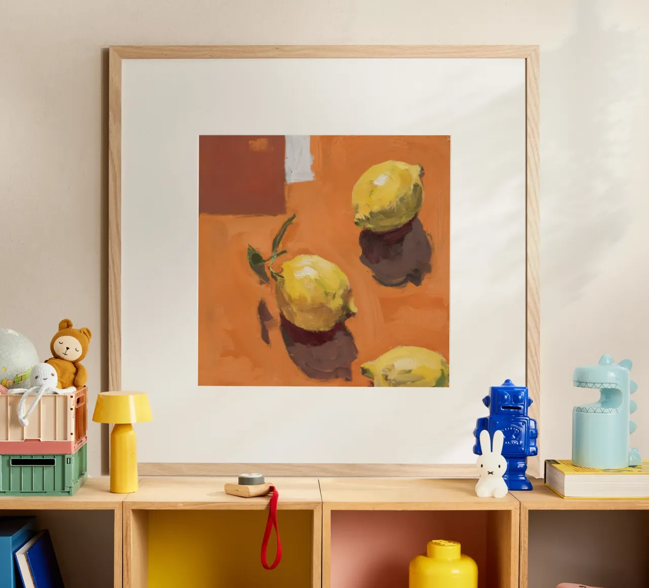 Silenzio d'oro agli agrumi poster con telaio in legno da Mystic Grain