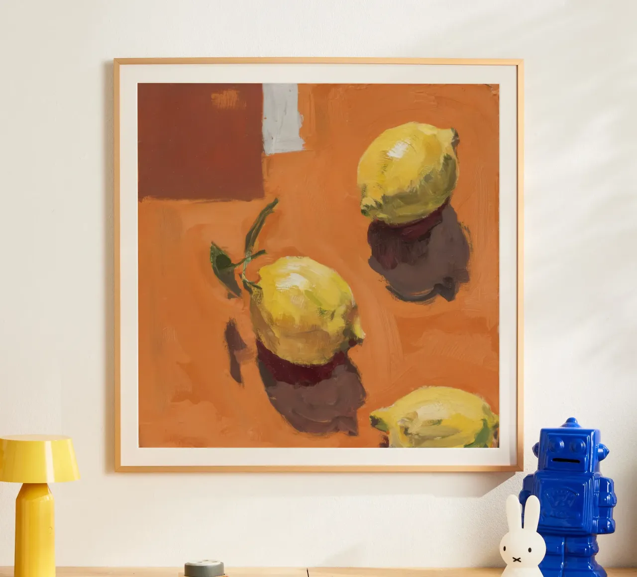Silenzio d'oro agli agrumi poster con telaio in legno da Mystic Grain
