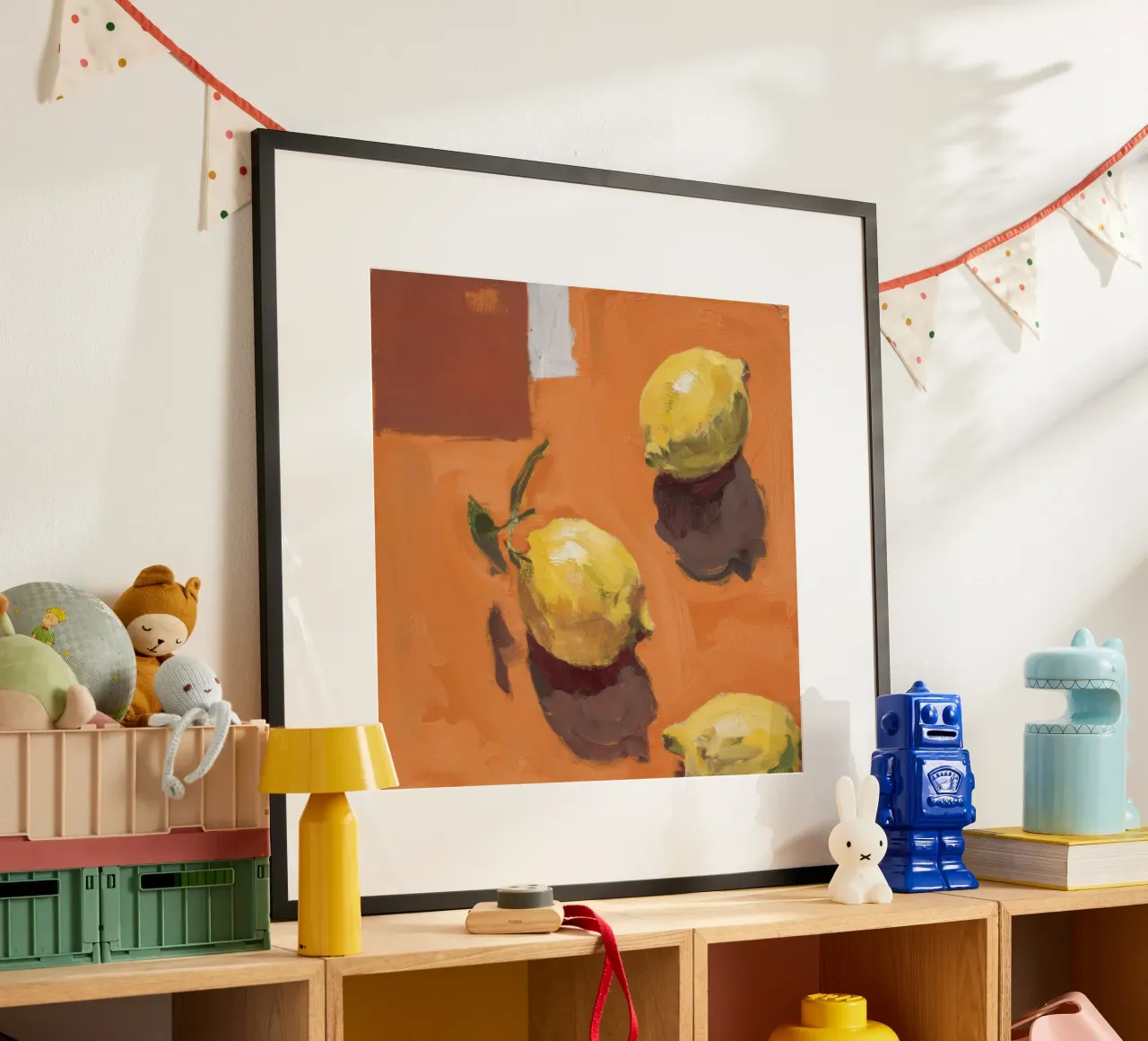 Silenzio d'oro agli agrumi poster con telaio in legno da Mystic Grain