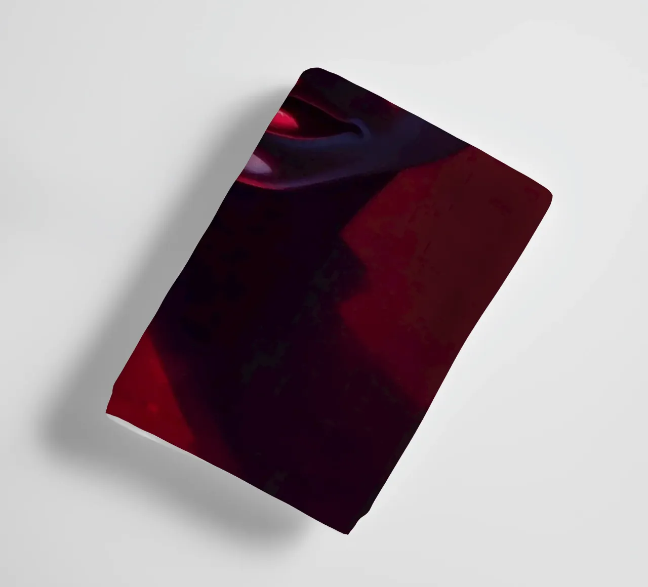 donna che mostra colori vivaci e un'espressione intensa asciugamano da bagno da DesignDoodle